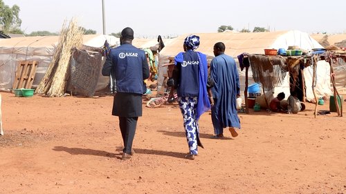 Site des déplacés internes de Mopti, des agents de l'AJCAD dans le cadre de la mise en œuvre d'un projet, Mariam Sacko.