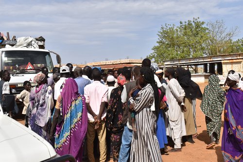 Refugees from South Sudan, displaced for a second time, were stranded in urban areas of Rabak. Some had been living on the streets for days. UNHCR photo from 30 April 2023.